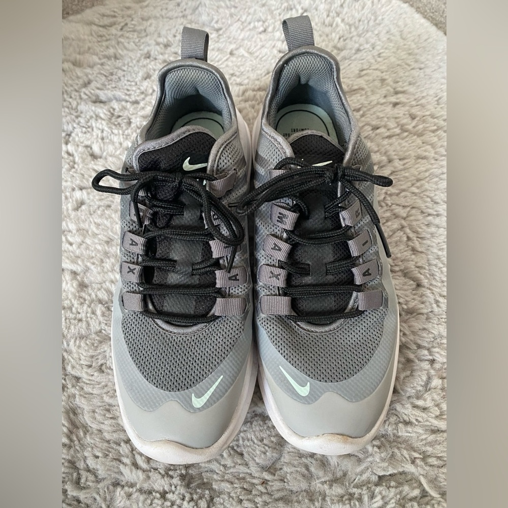 Nike Air Max Axis Size 6.5 Slightly Worn